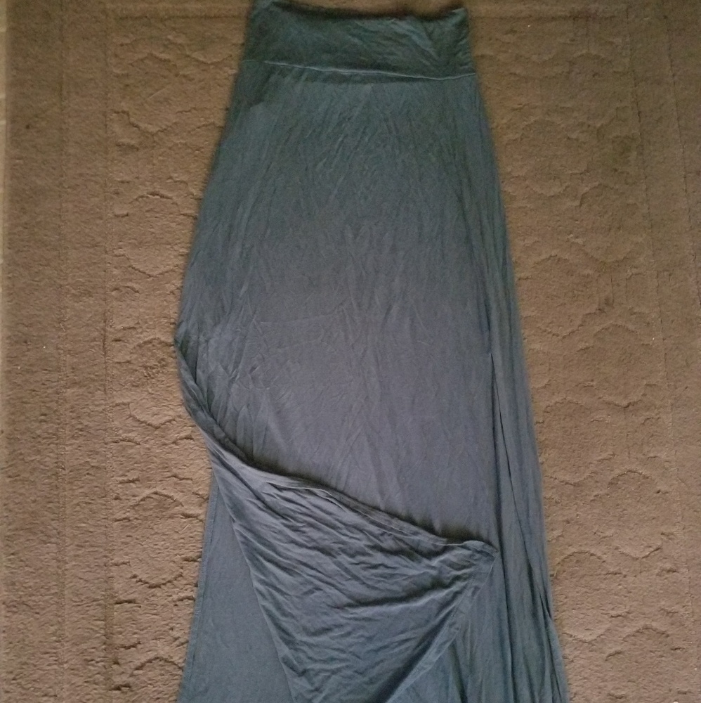 Maxi skirt w/ Slits